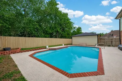 1936 Prairie Creek Drive Pearland TX 77581