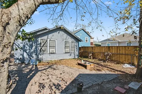 1222 Genova Street Houston TX 77009