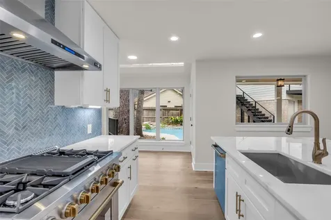 4 N Autumnwood Way The Woodlands TX 77380