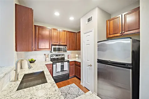 2400 Mccue Road 428 Houston TX 77056