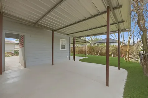 2411 Leffingwell Street Houston TX 77026