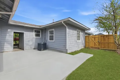 2411 Leffingwell Street Houston TX 77026