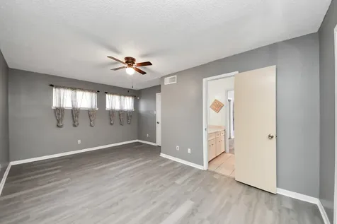 13984 Hollowgreen Drive 23 Houston TX 77082