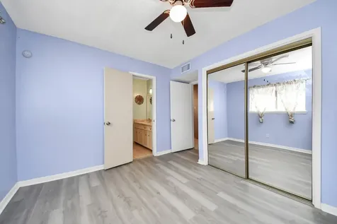 13984 Hollowgreen Drive 23 Houston TX 77082
