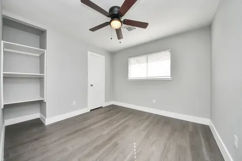 15423 Ridingwood Drive Houston TX 77489