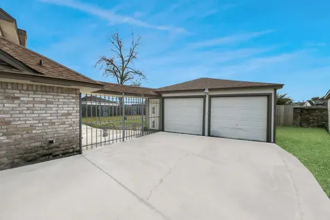 15423 Ridingwood Drive Houston TX 77489