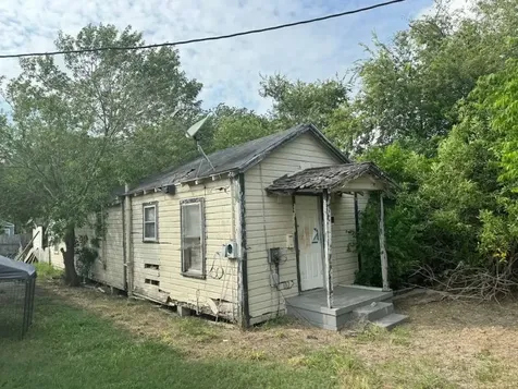 712 Park Street Sinton TX 78387