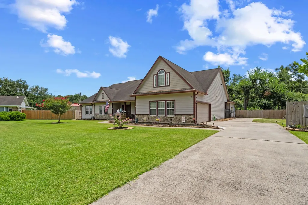210 Southwood Circle Baytown TX 77520