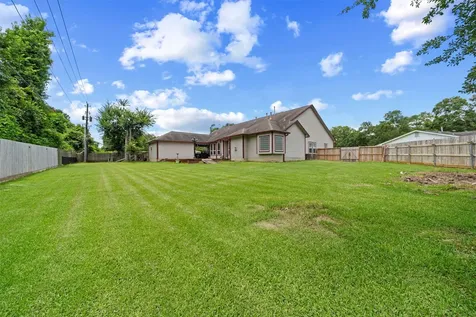 210 Southwood Circle Baytown TX 77520