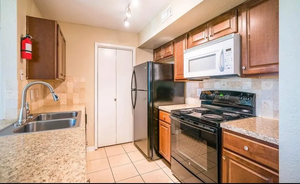 3900 Woodchase Drive 63 Houston TX 77042