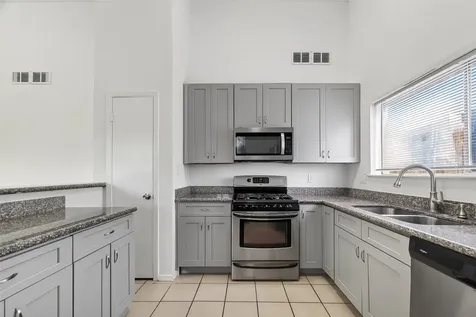 1122 Woodbridge Avenue Pearland TX 77584