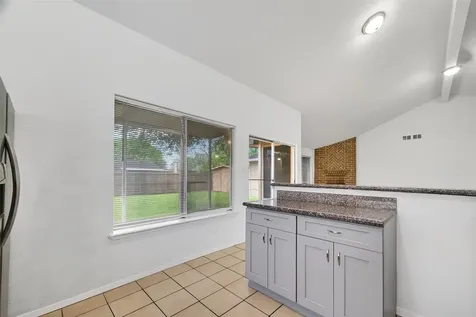 1122 Woodbridge Avenue Pearland TX 77584