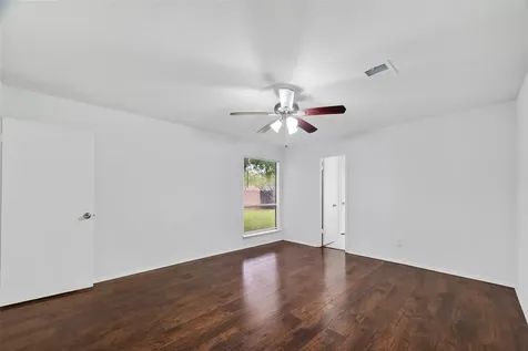 1122 Woodbridge Avenue Pearland TX 77584