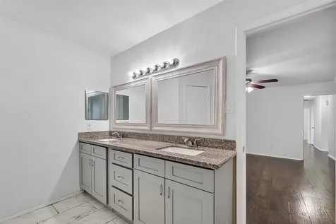 1122 Woodbridge Avenue Pearland TX 77584