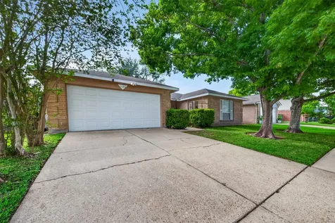 1122 Woodbridge Avenue Pearland TX 77584