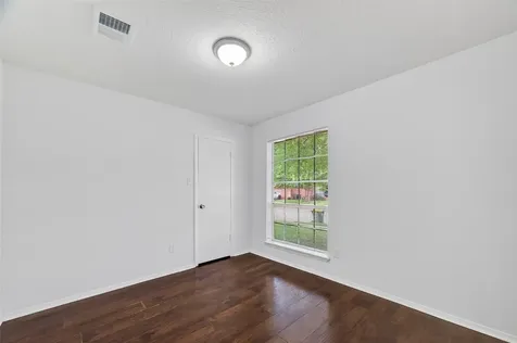 1122 Woodbridge Avenue Pearland TX 77584