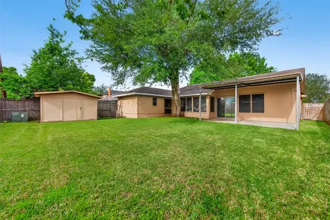 1122 Woodbridge Avenue Pearland TX 77584
