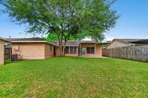 1122 Woodbridge Avenue Pearland TX 77584