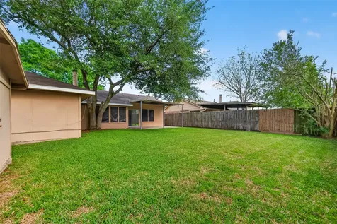 1122 Woodbridge Avenue Pearland TX 77584