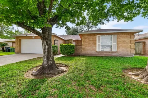 1122 Woodbridge Avenue Pearland TX 77584