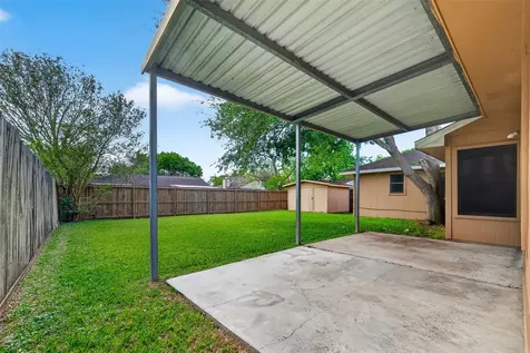 1122 Woodbridge Avenue Pearland TX 77584