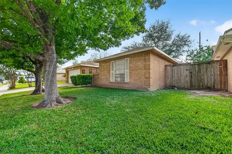 1122 Woodbridge Avenue Pearland TX 77584