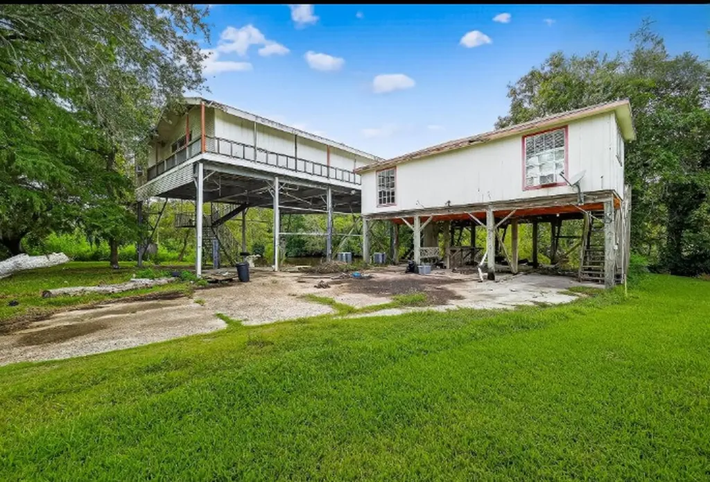 523 & 525 Shady Oaks Harbor Road Alvin TX 77511