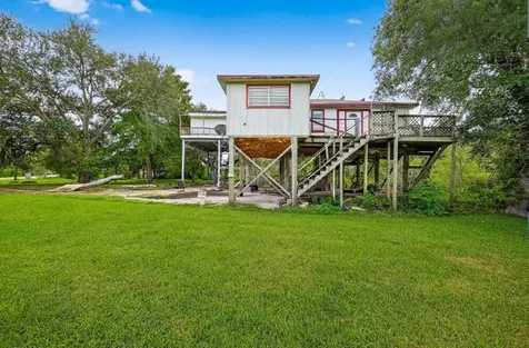 523 & 525 Shady Oaks Harbor Road Alvin TX 77511