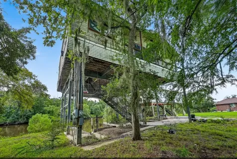 523 & 525 Shady Oaks Harbor Road Alvin TX 77511