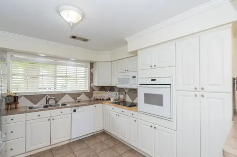 2007 S Rayburn Court Pasadena TX 77502