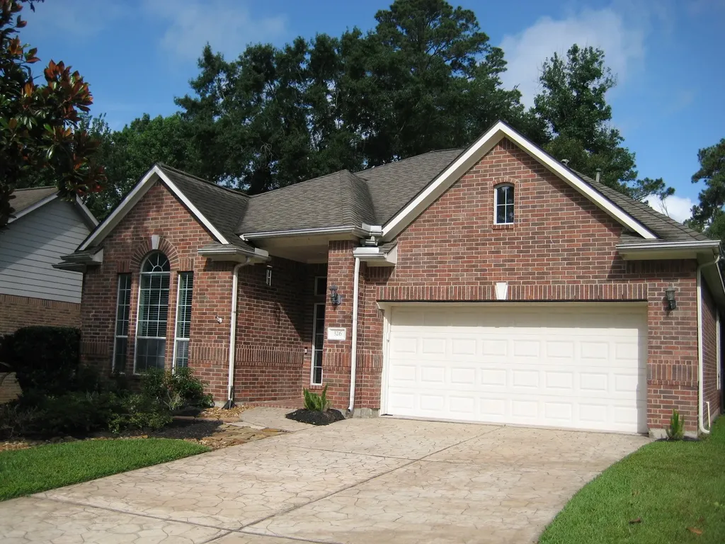 326 Creekwood W Montgomery TX 77356