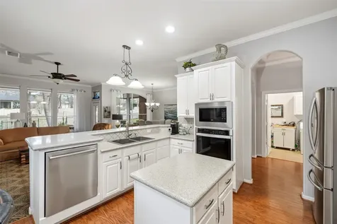 326 Creekwood W Montgomery TX 77356