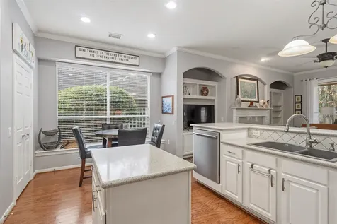 326 Creekwood W Montgomery TX 77356