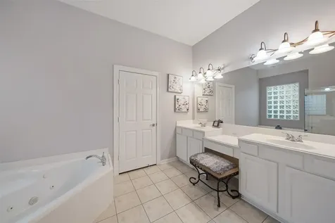 326 Creekwood W Montgomery TX 77356