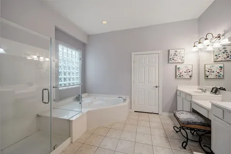 326 Creekwood W Montgomery TX 77356
