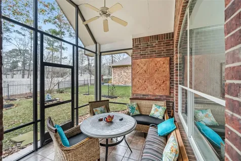 326 Creekwood W Montgomery TX 77356