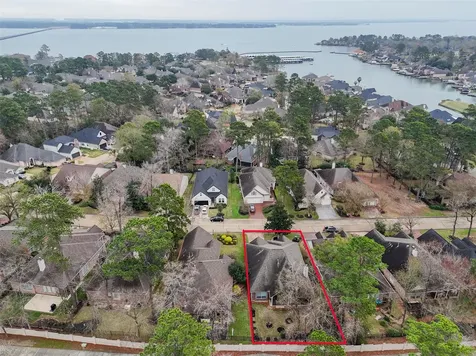 326 Creekwood W Montgomery TX 77356