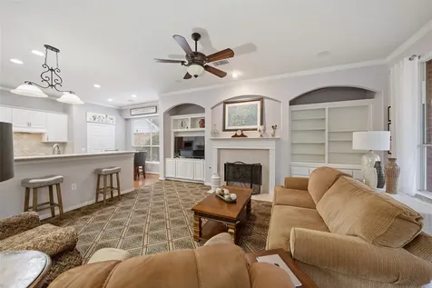 326 Creekwood W Montgomery TX 77356