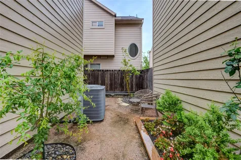 2206 Naomi Street 13 Houston TX 77054