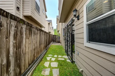 2206 Naomi Street 13 Houston TX 77054