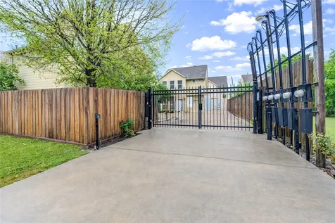 2206 Naomi Street 13 Houston TX 77054