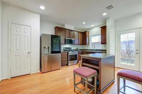 2206 Naomi Street 13 Houston TX 77054