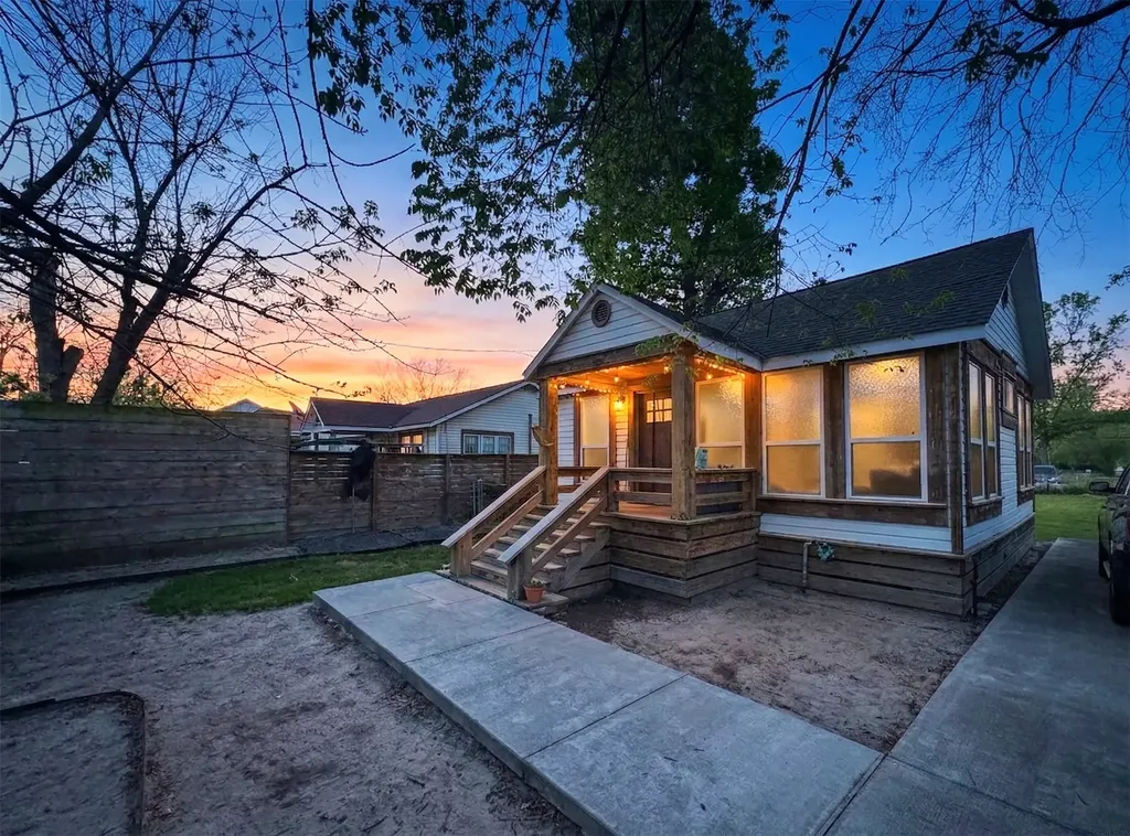129 Garrotsville Street Houston TX 77022