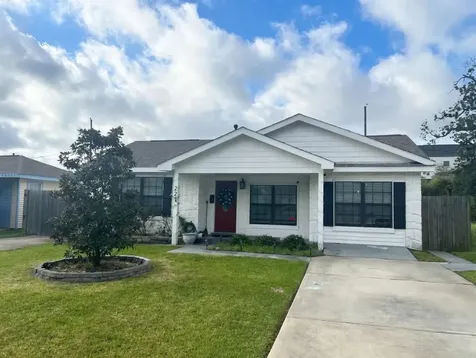 221 Hyta Street Houston TX 77018