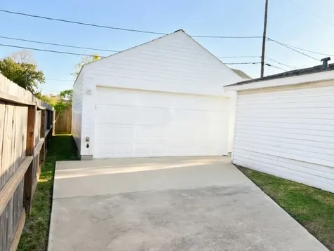 221 Hyta Street Houston TX 77018