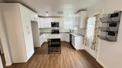 221 Hyta Street Houston TX 77018