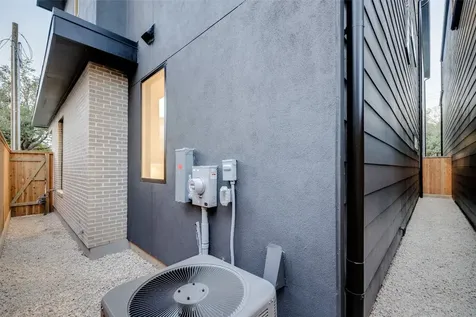 5709 Feagan Street Houston TX 77007