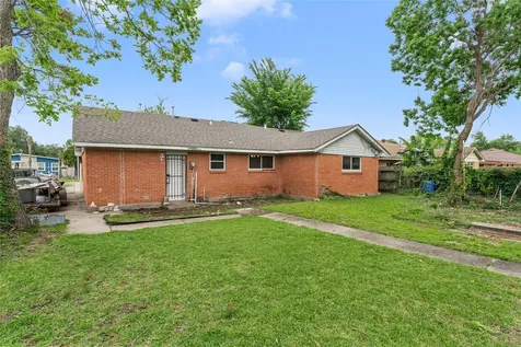 9934 Aves Street Houston TX 77034