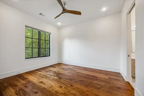 4521 Blossom Street Houston TX 77007