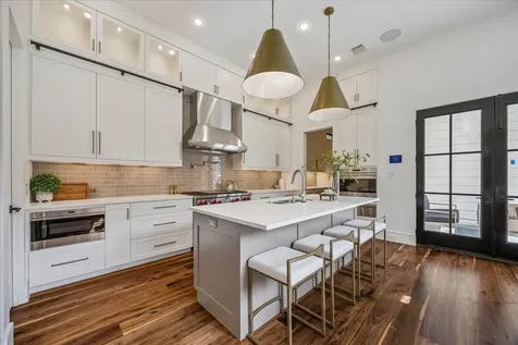 4521 Blossom Street Houston TX 77007